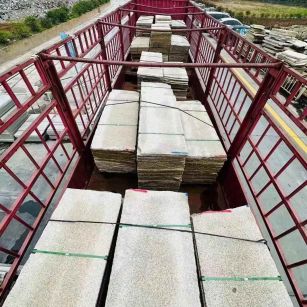 沈阳 黄金麻花岗岩荔枝面，光面毛板装车完成