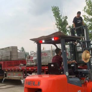 沈阳 黄金麻冰裂纹，地铺石装车