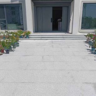 沈阳 芝麻白花岗岩地铺石地面铺装