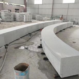 沈阳芝麻白花岗岩石板材 园林光面弧形坐凳