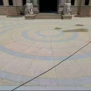 沈阳 黄金麻芝麻灰花岗岩石材地铺拼接效果