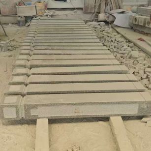 沈阳 芝麻白异形加工雕刻-栏杆大柱，方柱