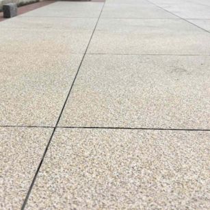 沈阳 黄金麻花岗岩石板材荔枝面地面铺装效果