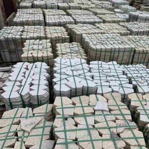 沈阳 黄金麻白麻花岗岩荔枝面地铺石(冰裂纹)