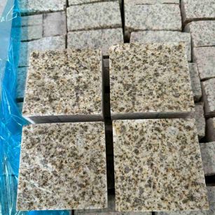 沈阳 黄金麻花岗岩自然面小方块，弹石，马蹄石等