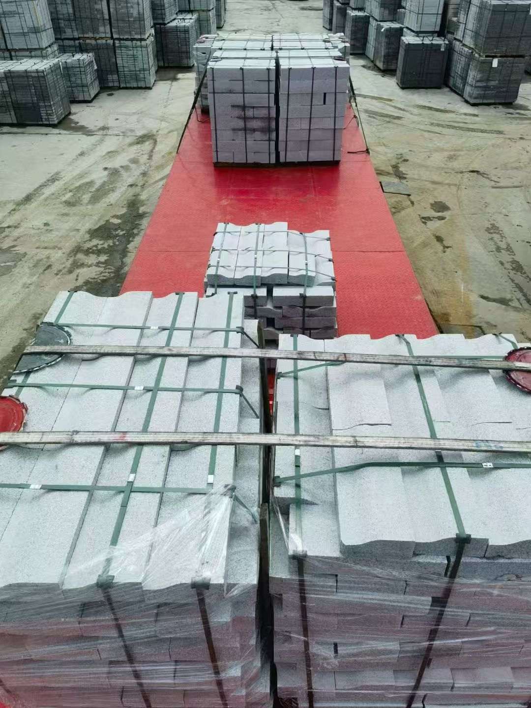 沈阳 芝麻白仿形加直形路沿石出货日常