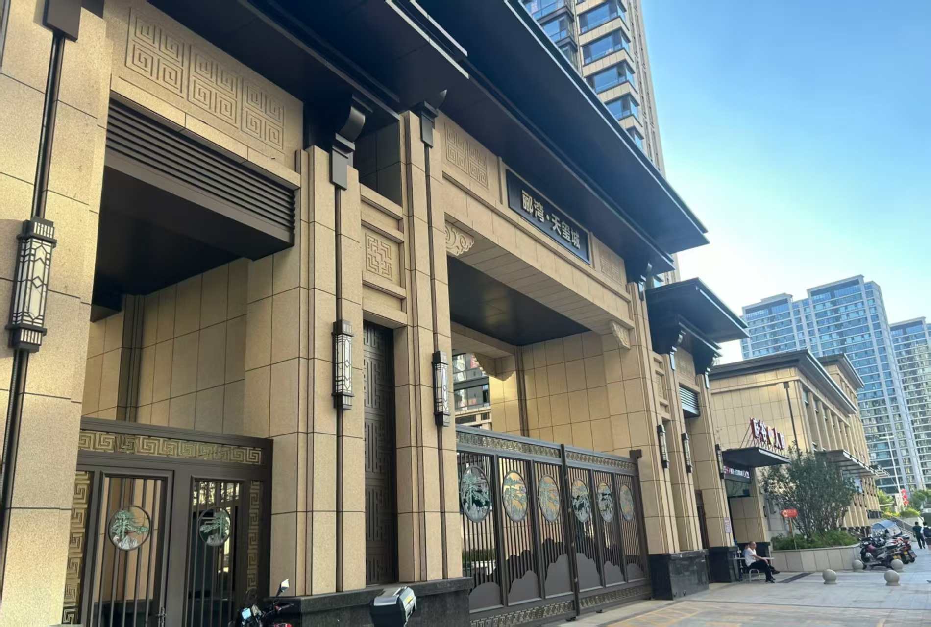 沈阳 黄金麻花岗岩荔枝面小区门楼外墙干挂