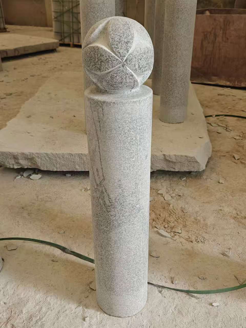 沈阳 芝麻白花岗岩石材挡车石柱、停车柱、圆柱挡车柱、方柱挡车柱等