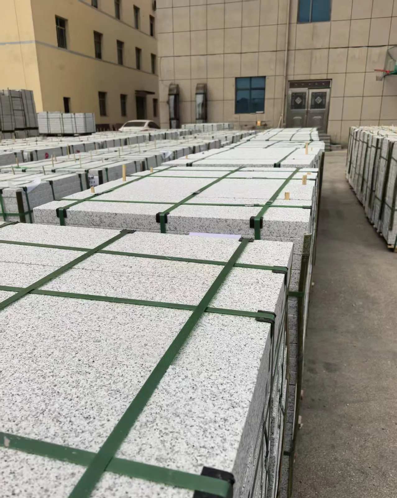 沈阳 白麻花岗岩5.0公分荔枝面地铺石