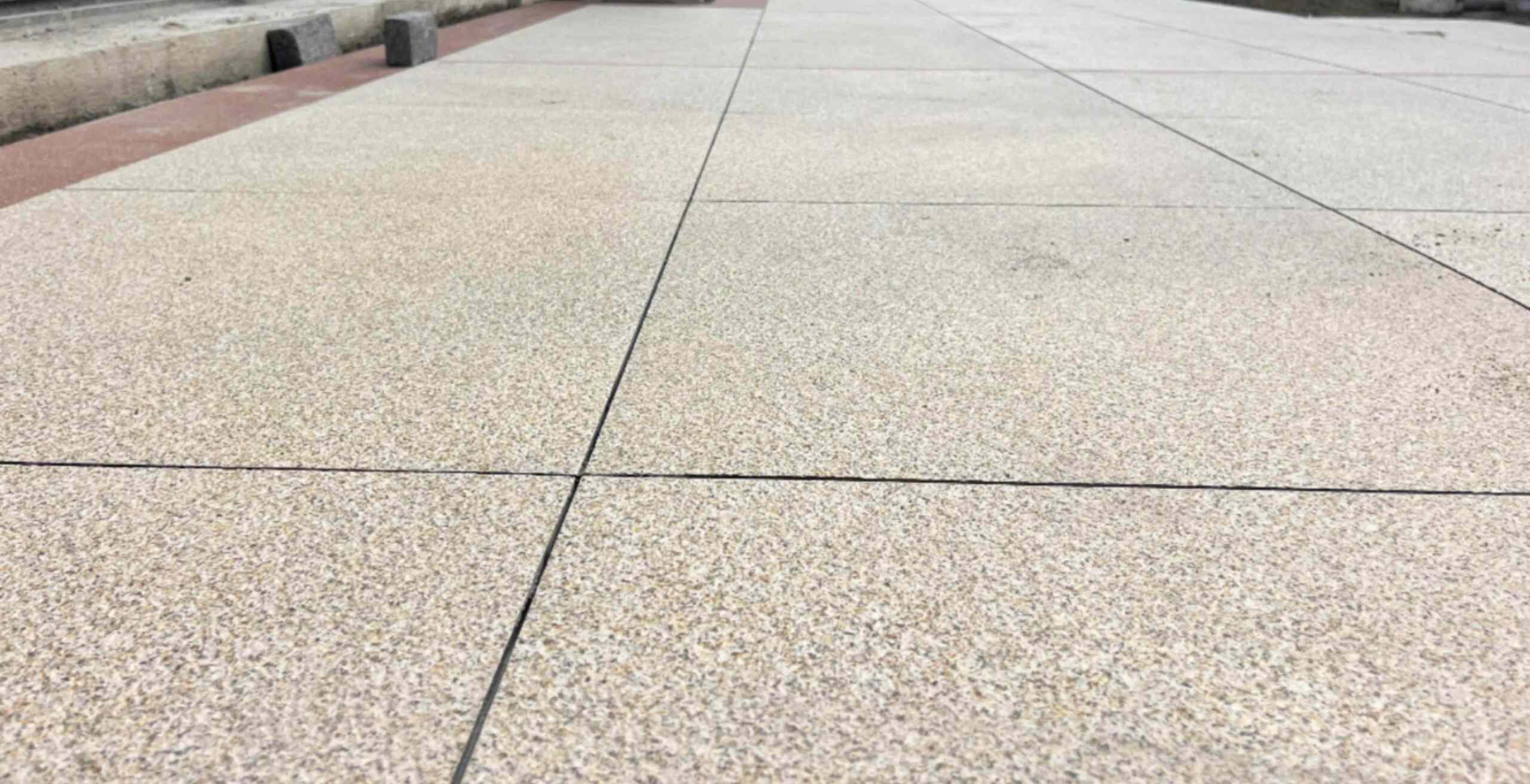 沈阳 黄金麻花岗岩石板材荔枝面地面铺装效果