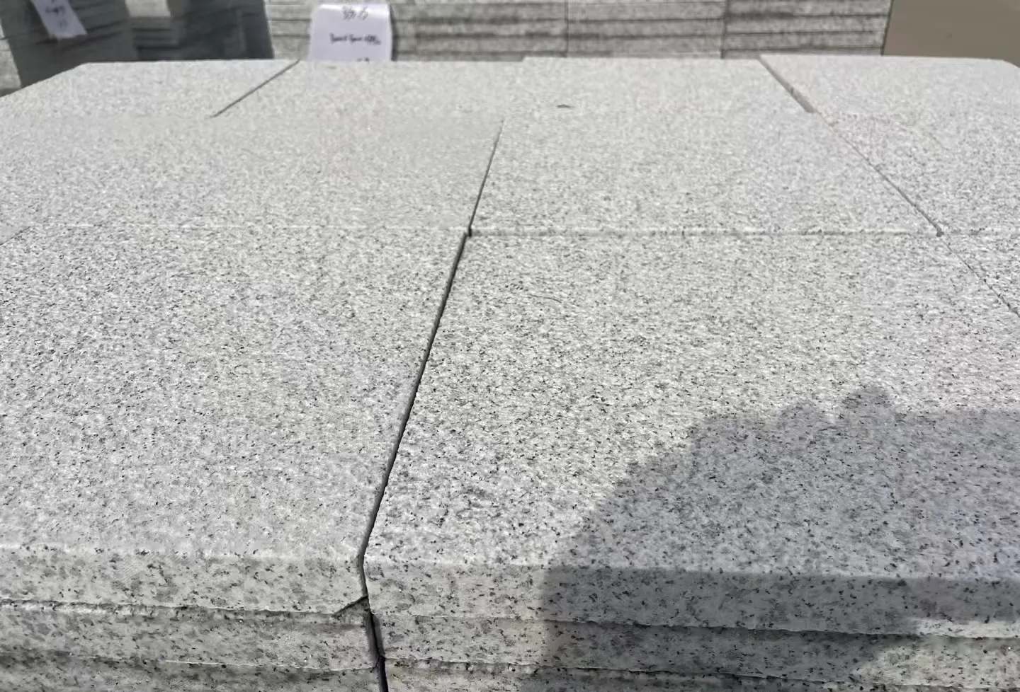 沈阳 白麻花岗岩石材推荐 荔枝面地铺石