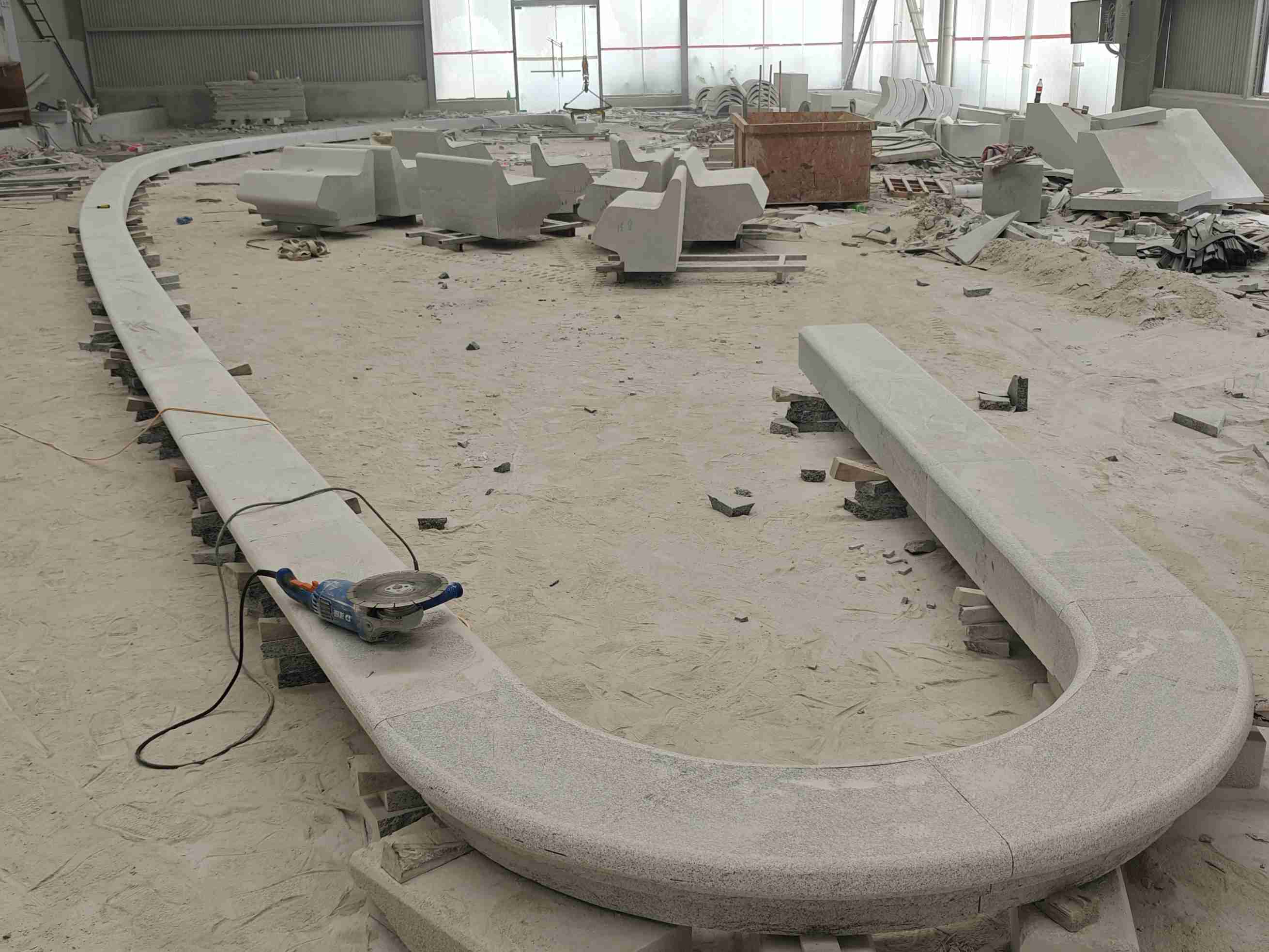 沈阳 芝麻白花岗岩弧形花坛石，坐凳石