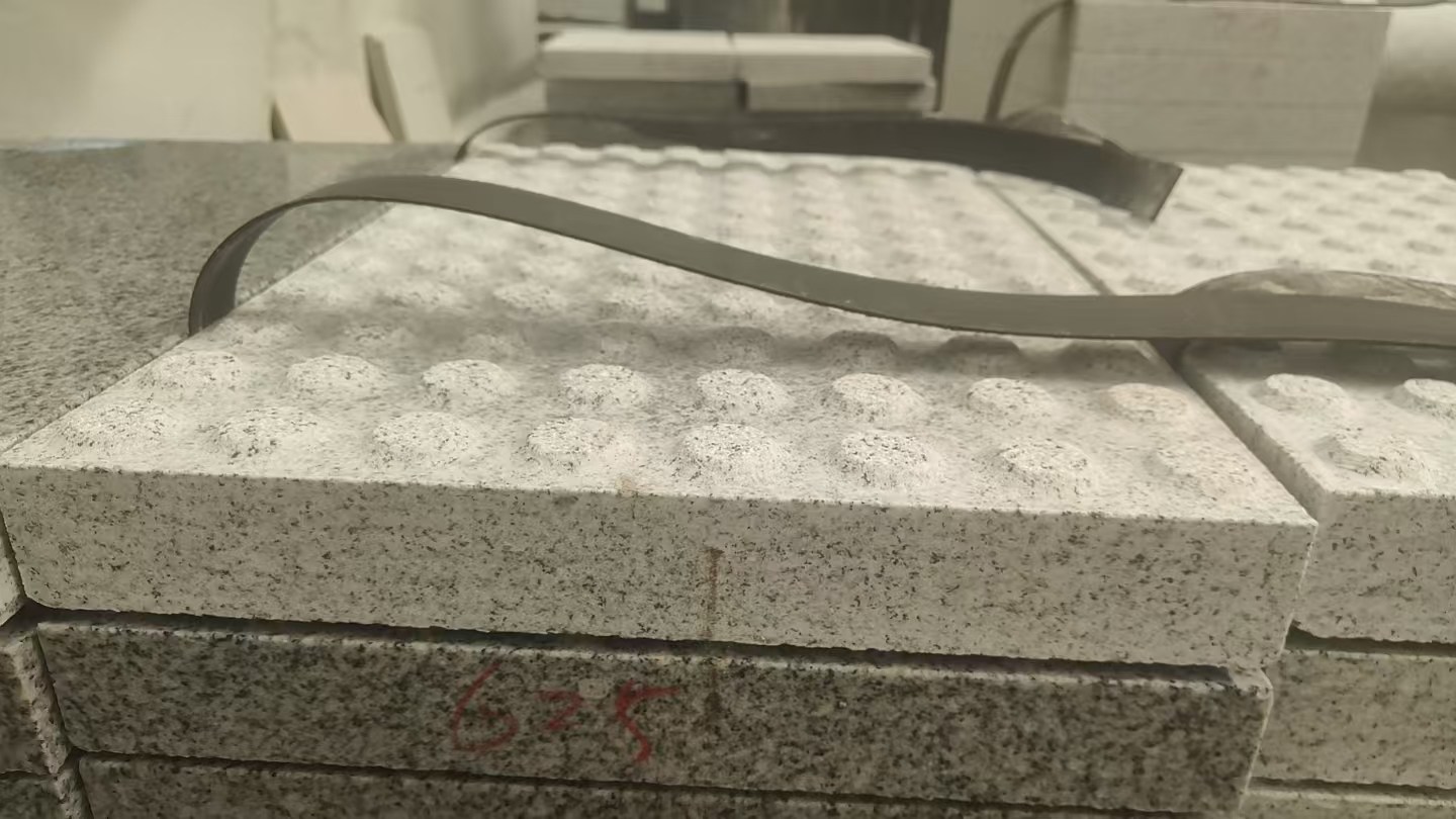 沈阳 芝麻白花岗岩6.0公分荔枝面五轴加工雕刻盲点