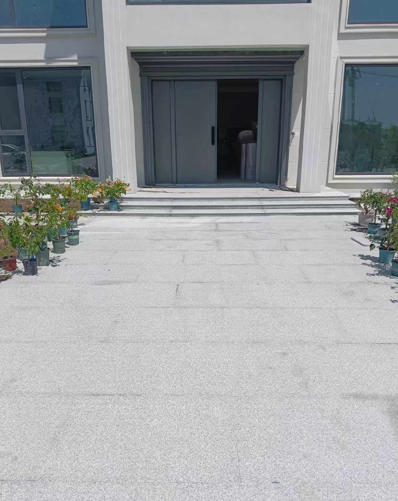 沈阳 芝麻白花岗岩地铺石地面铺装