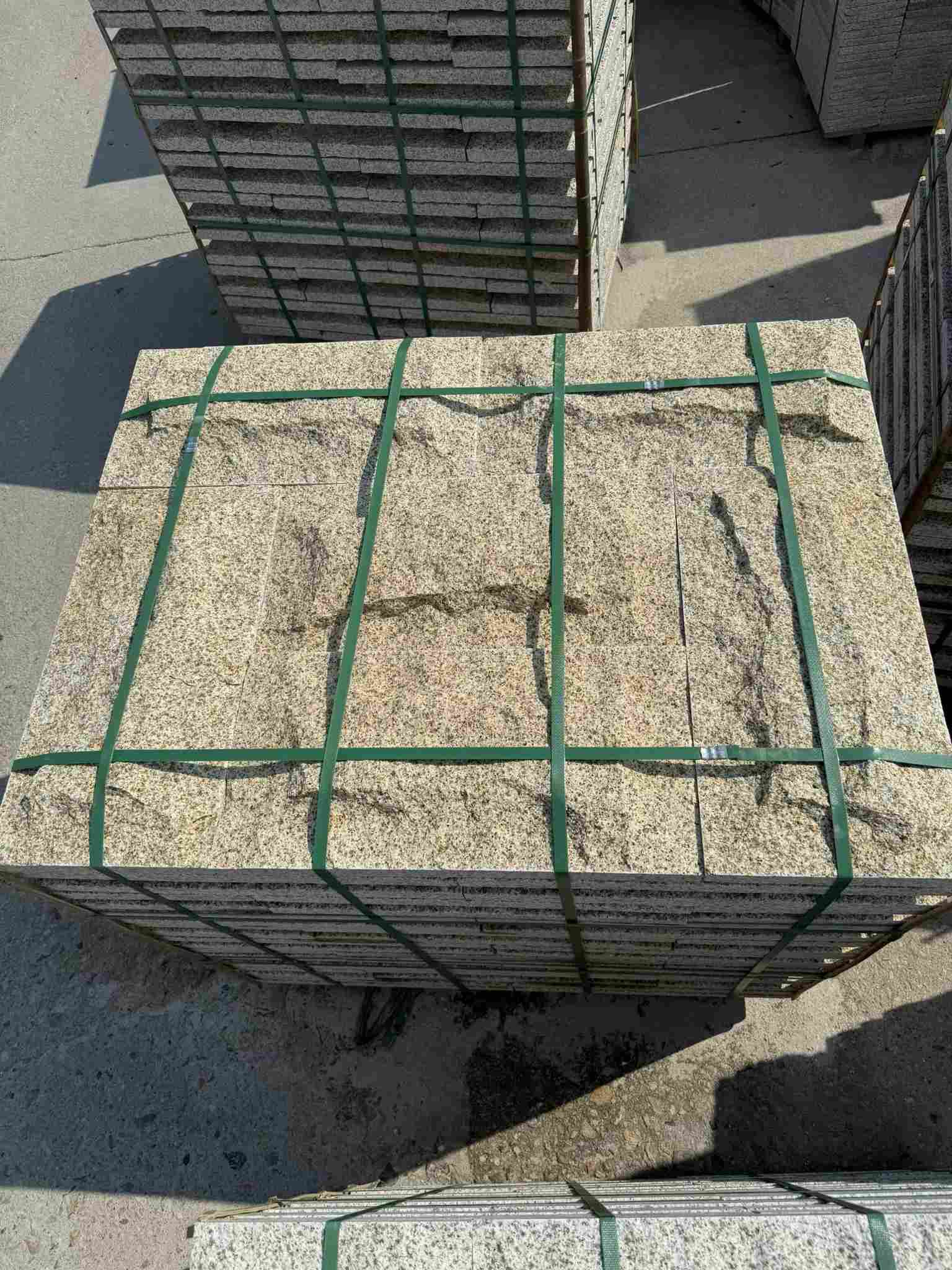 沈阳 黄金麻花岗岩石材自然面蘑菇石成品