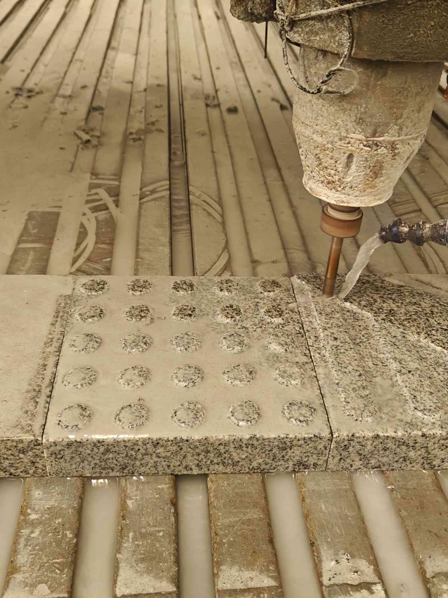 沈阳 芝麻白花岗岩石材盲人石、盲道石、盲点石