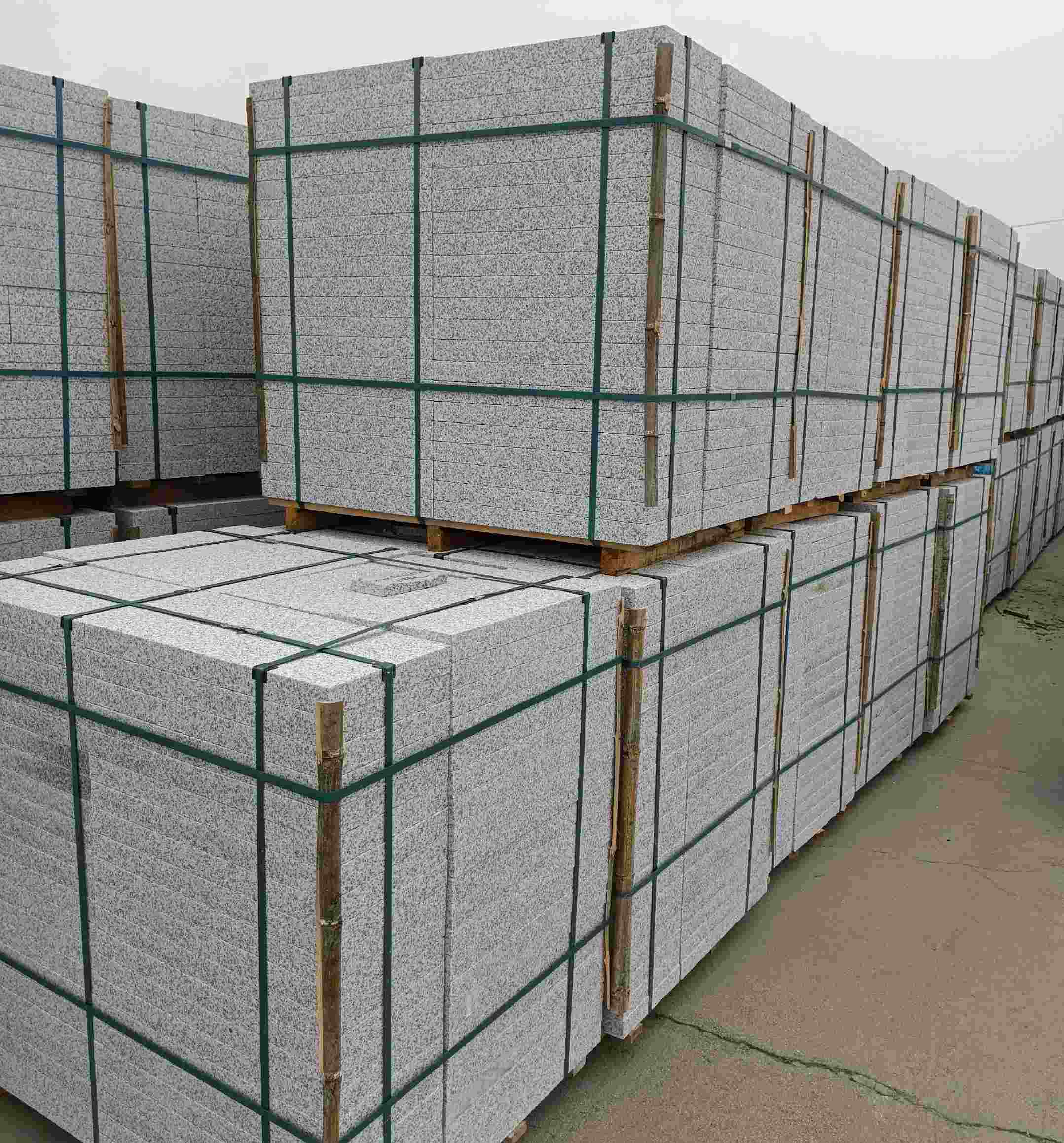 沈阳 白麻花岗岩石材荔枝面地铺石（300*600*50）