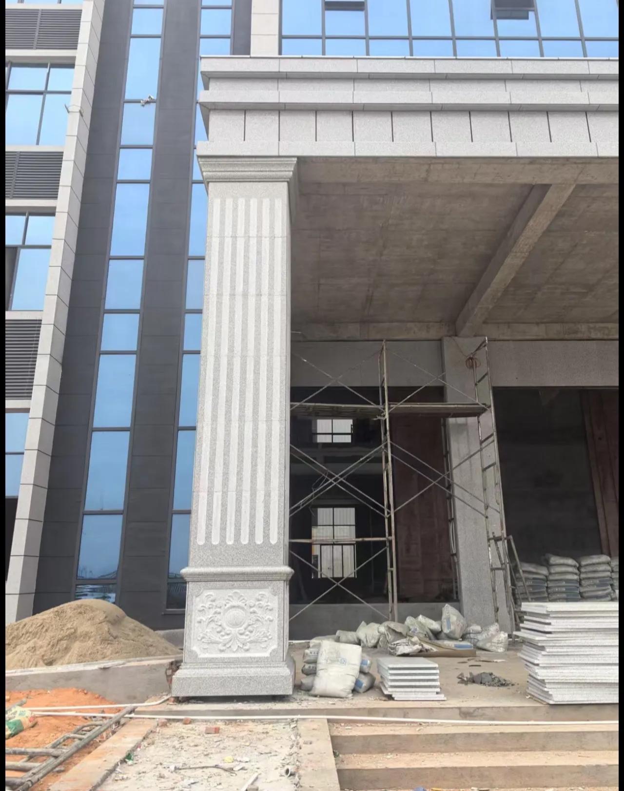 沈阳 芝麻白光面花岗岩门楼大柱（罗马柱）配雕花底座