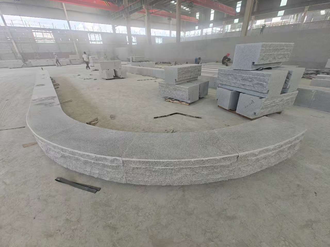 沈阳 芝麻白异形坐凳，自然面光面弧形加工