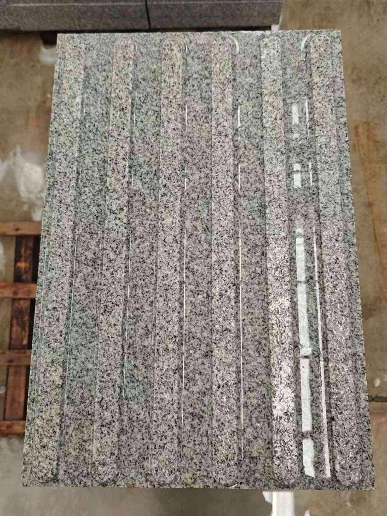 沈阳 芝麻白花岗岩荔枝面雕刻盲道，盲条