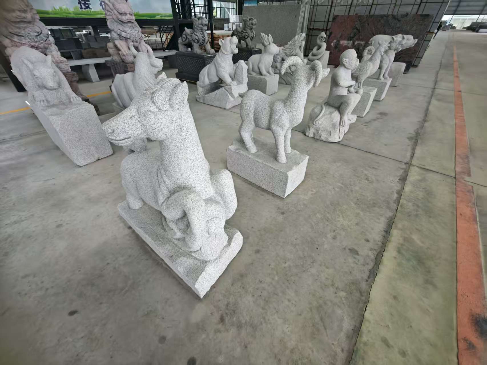 沈阳 芝麻白花岗岩造型立体雕刻——十二生肖