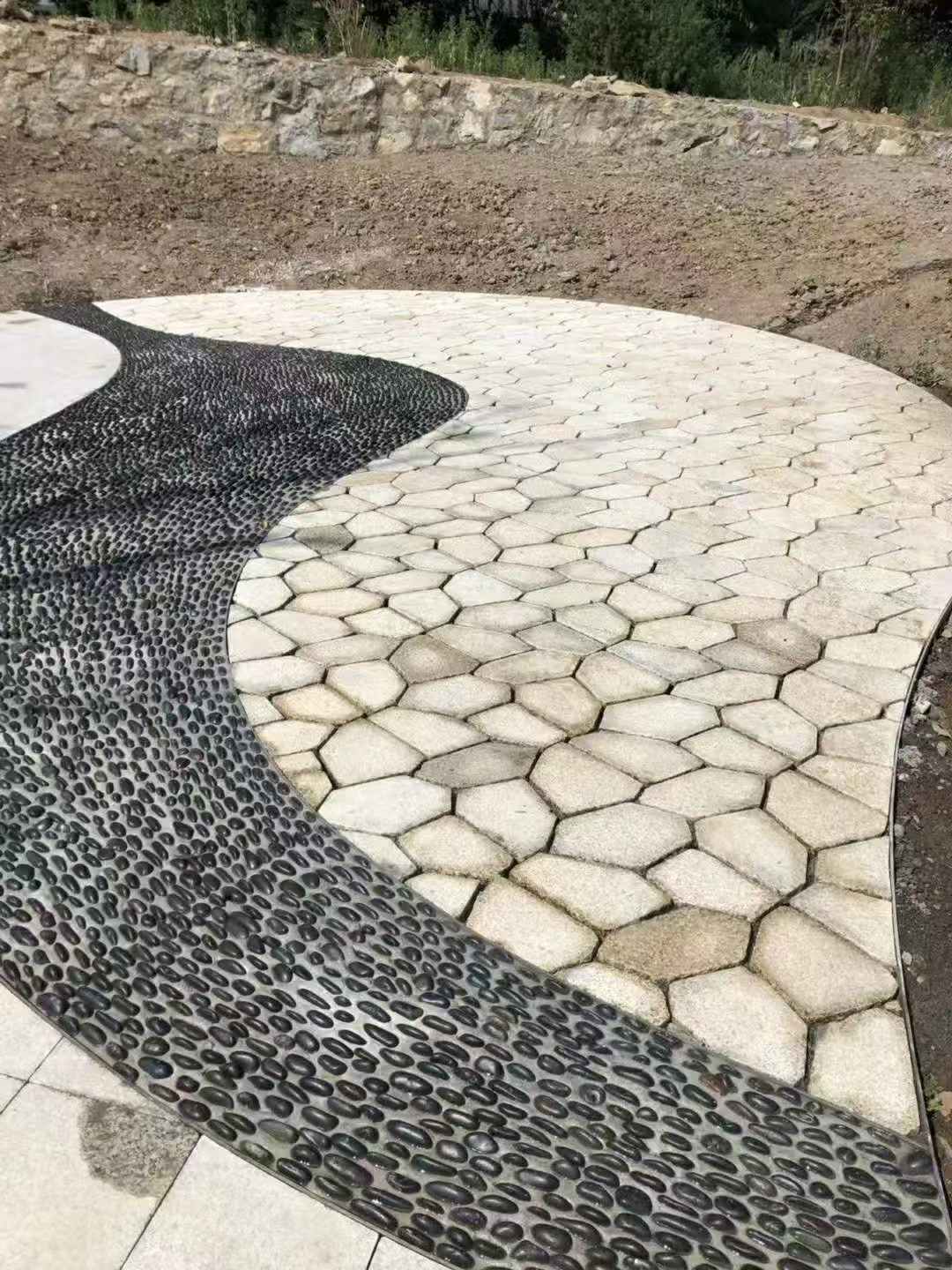 沈阳 黄金麻冰裂纹地铺石工地铺装案例