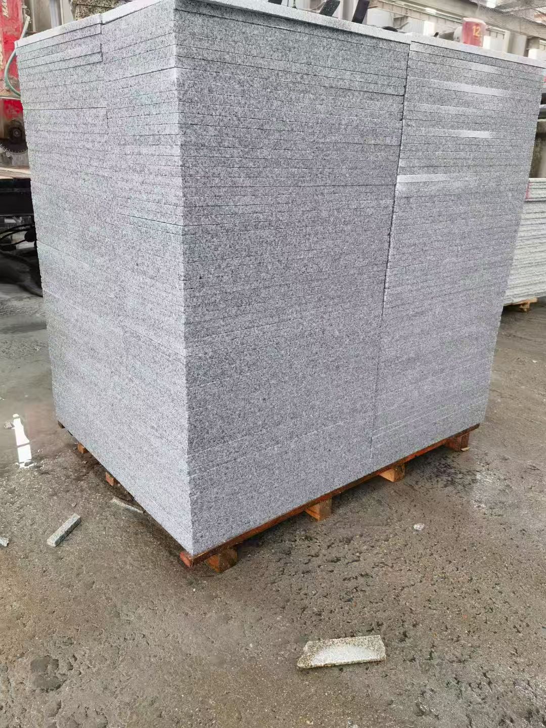 沈阳 芝麻白火烧面1.8厚300*600地铺石，尺寸标准，厚薄均匀