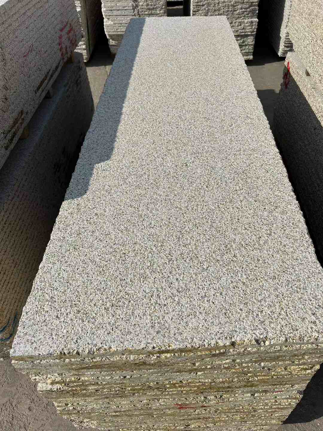 沈阳 黄金麻花岗岩荔枝面毛板，半成品