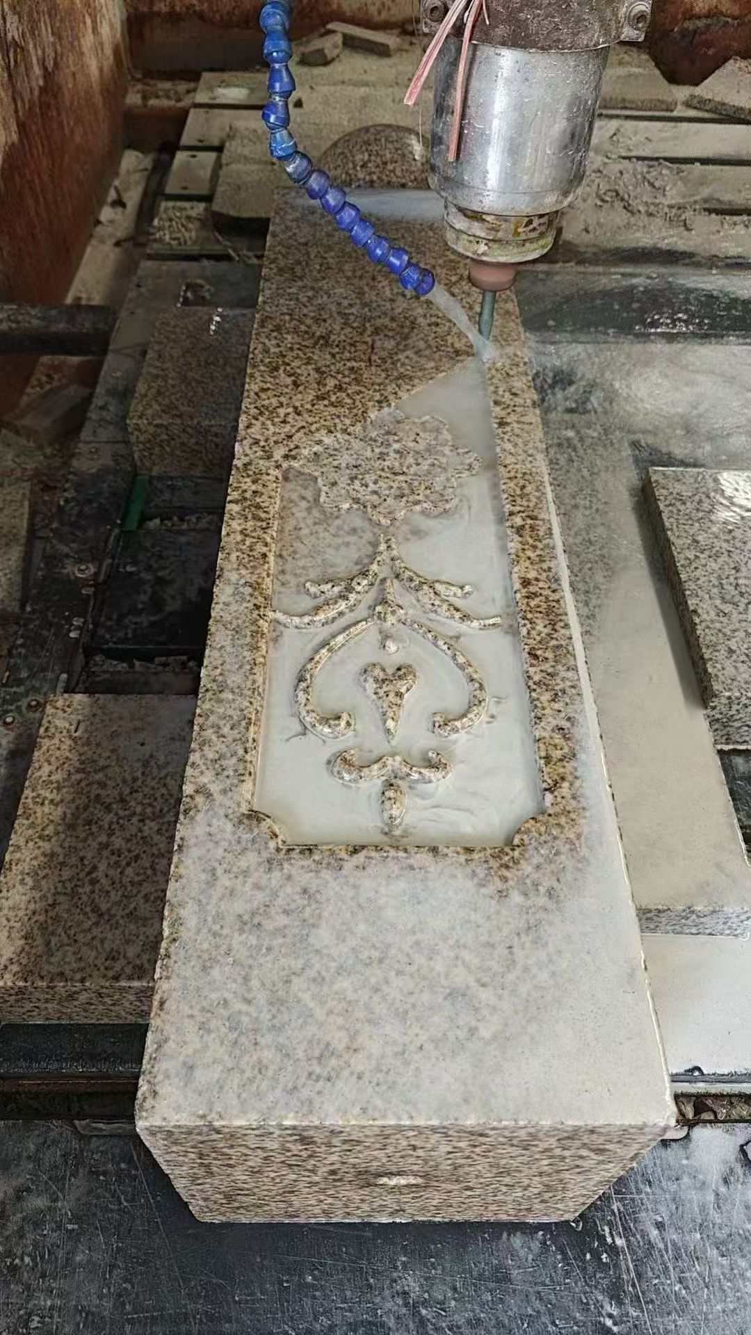 沈阳 黄金麻花岗岩异形加工雕刻栏杆大柱