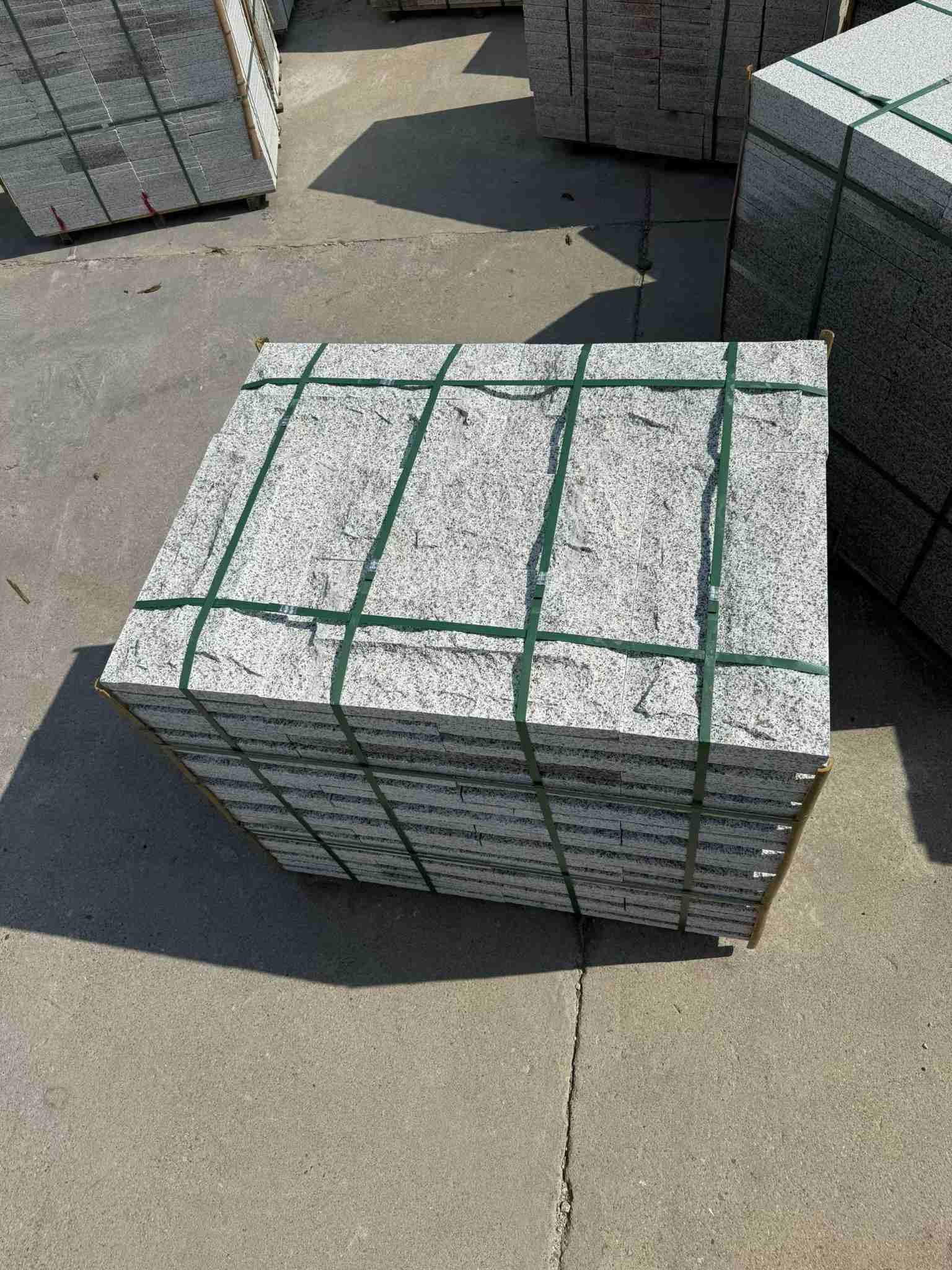 沈阳 白麻花岗岩石材自然面蘑菇石成品