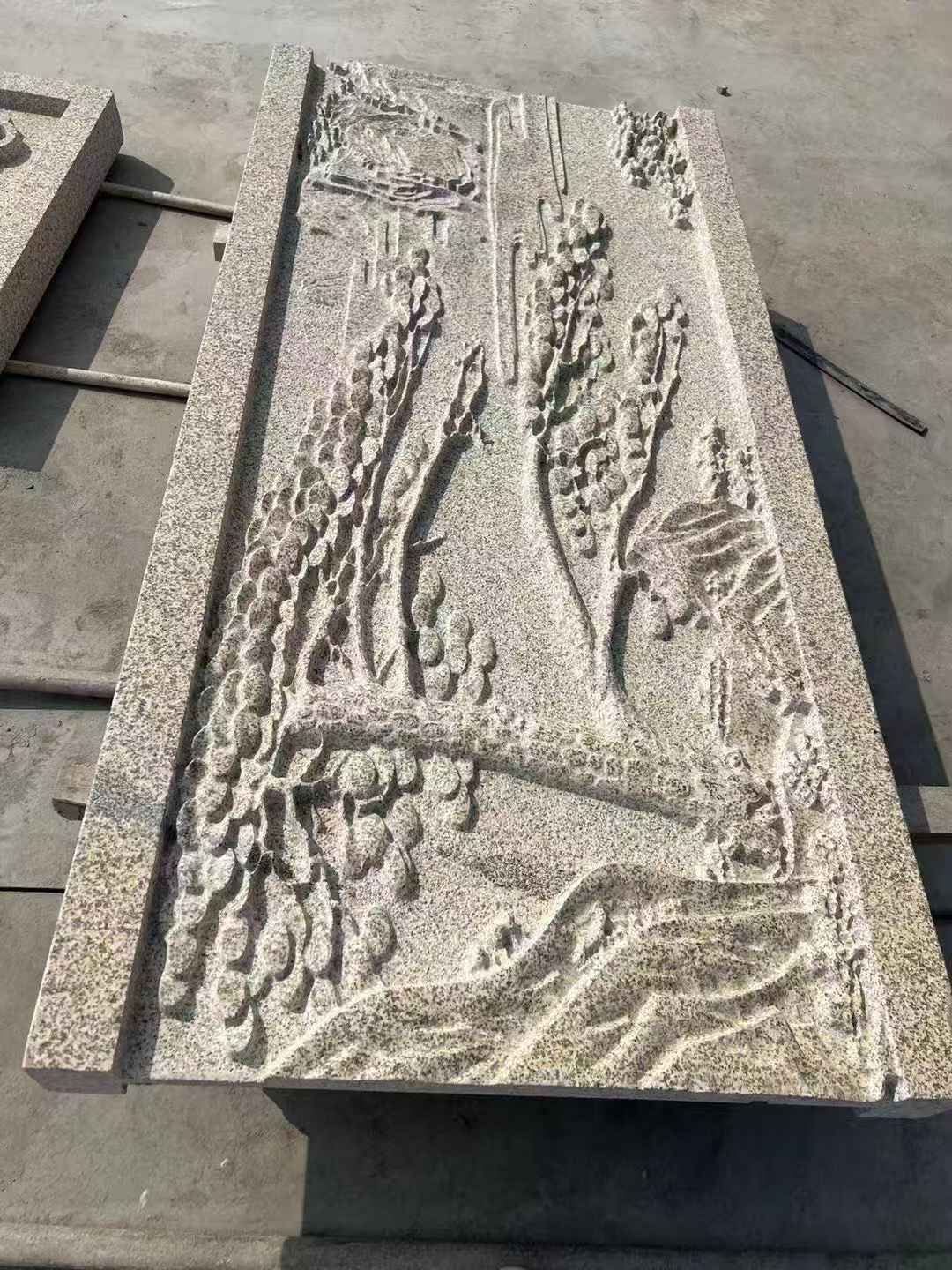 沈阳 黄金麻雕刻板浮雕迎客松