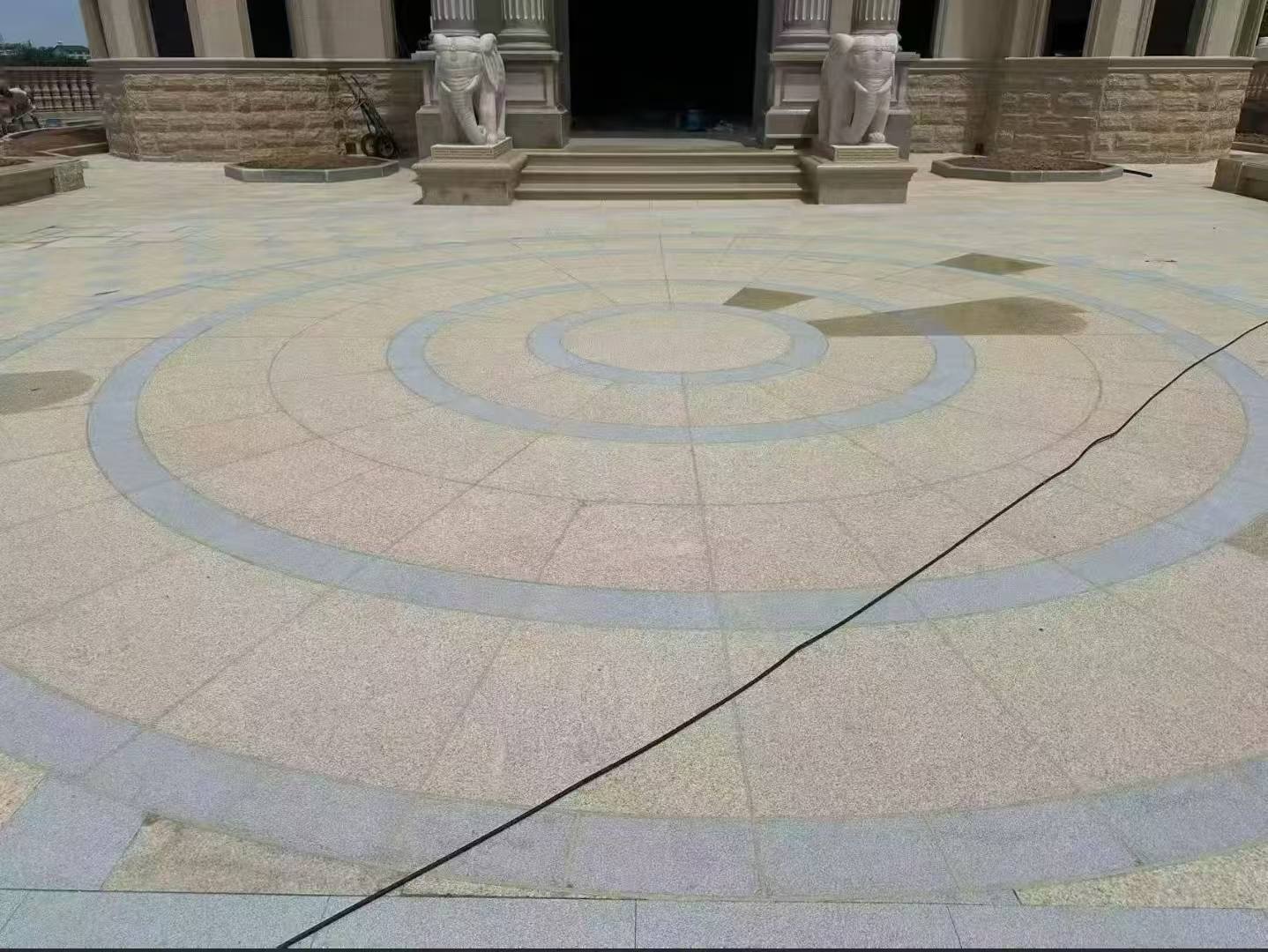 沈阳 黄金麻芝麻灰花岗岩石材地铺拼接效果