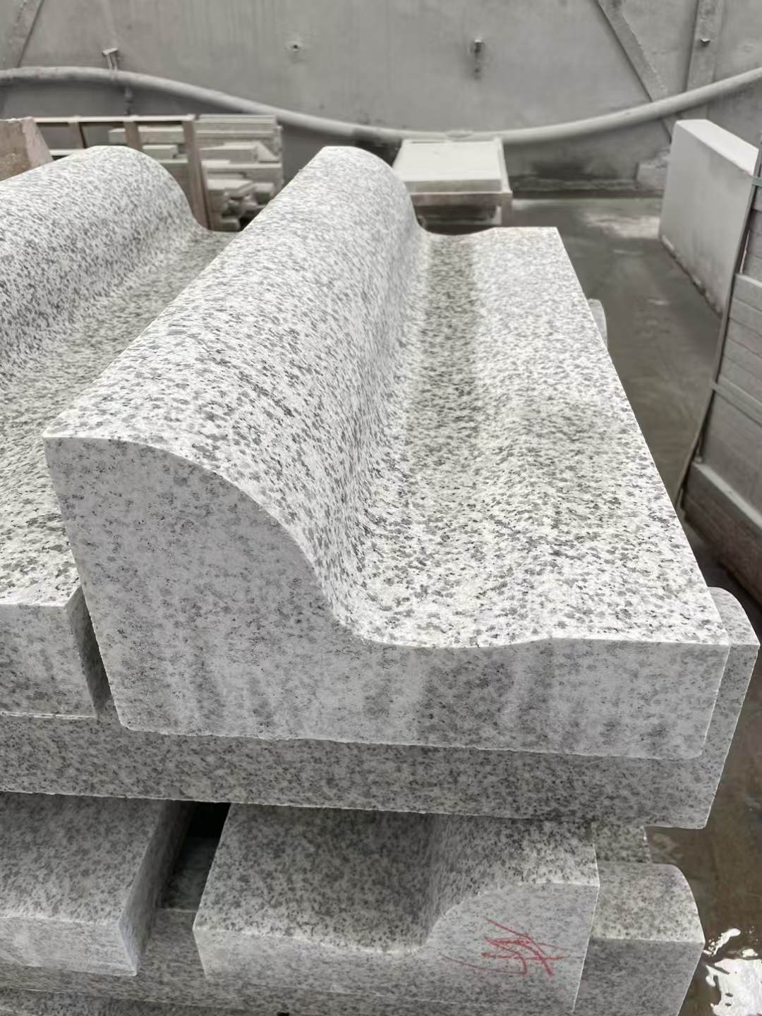 沈阳 白麻花岗岩S型路沿石，路侧石，马路牙子等